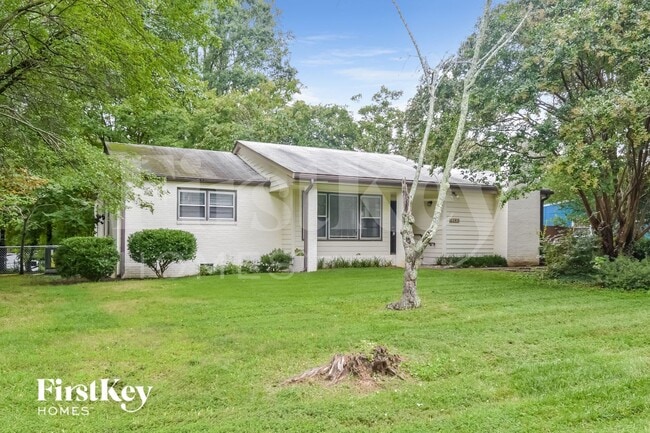 3303 Canterbury St in Greensboro, NC - Foto de edificio - Building Photo