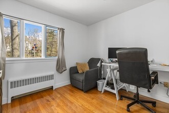 608 Beacon St, Unit 1 in Newton, MA - Building Photo - Building Photo