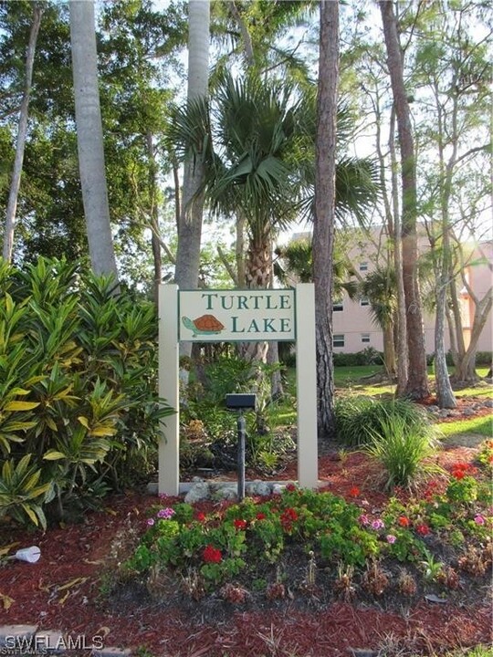 200 Turtle Lake Ct in Naples, FL - Building Photo