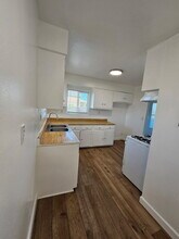 1215 E 15th St, Unit 1215 in a half in Long Beach, CA - Foto de edificio - Building Photo