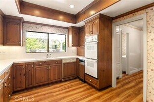 20751 Deforest St in Woodland Hills, CA - Building Photo