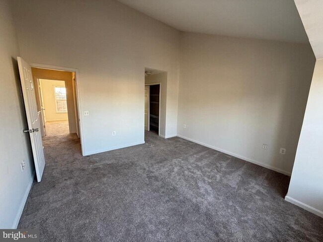 22976 Fontwell Square in Sterling, VA - Building Photo - Building Photo