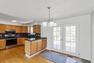 11824 N Guinevere Dr in Spokane, WA - Foto de edificio - Building Photo