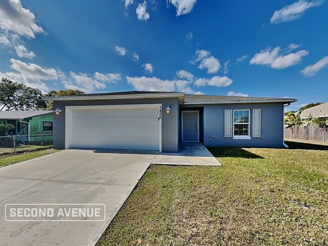 property at 1426 Paramount Ave SE