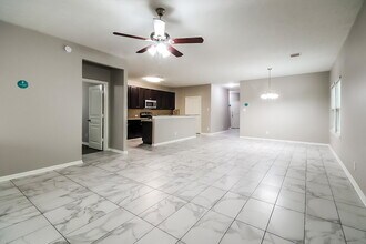 6935 Hazelnut Ln in Baytown, TX - Building Photo - Building Photo