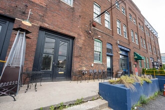 Lofts on Madison in Indianapolis, IN - Foto de edificio - Building Photo