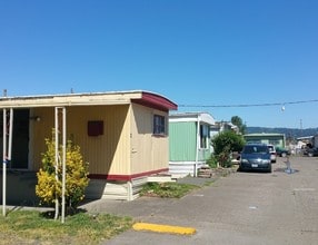 Columbia Trailer Court in Longview, WA - Foto de edificio - Other