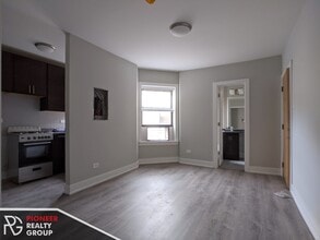 437 W Belden Ave, Unit 429.5B-108 in Chicago, IL - Building Photo - Building Photo