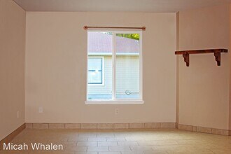 6366 W Fairfield Dr in Pensacola, FL - Building Photo - Building Photo