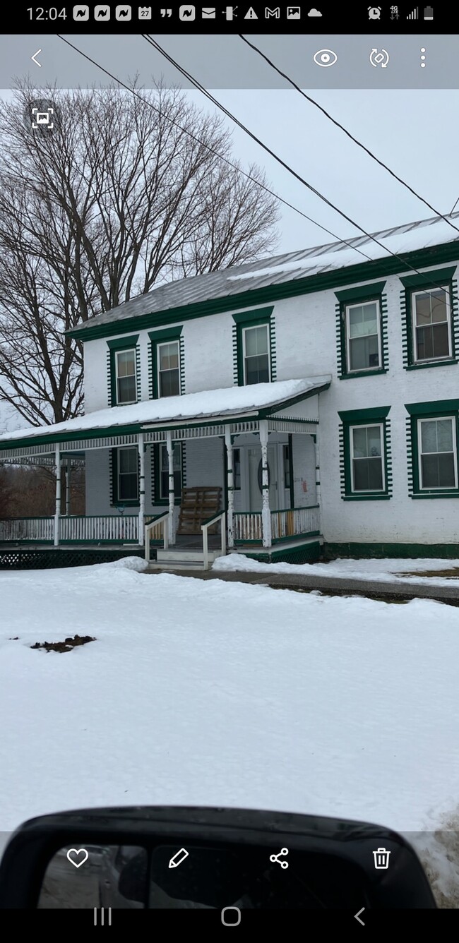 215 St Albans Rd, Unit Beautiful Farm House Apt. in Swanton, VT - Building Photo - Building Photo