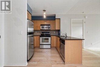 219 Fort York Blvd in Toronto, ON - Building Photo - Building Photo