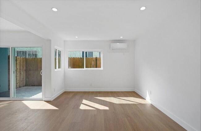 2915 Hauser Blvd, Unit 4 in Los Angeles, CA - Building Photo - Building Photo