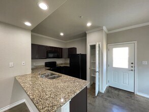16902 Showdown Path in Selma, TX - Building Photo - Building Photo