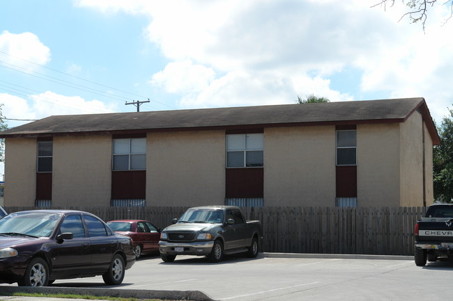 110 W Champion St in Edinburg, TX - Building Photo - Building Photo