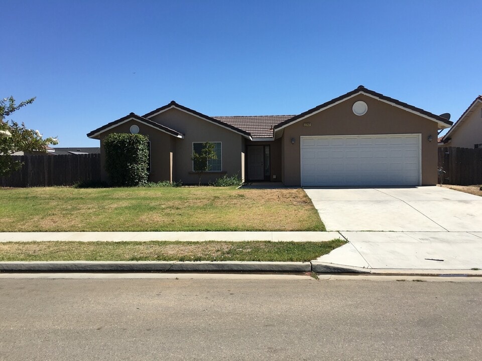2767 Florence Ave in Sanger, CA - Building Photo