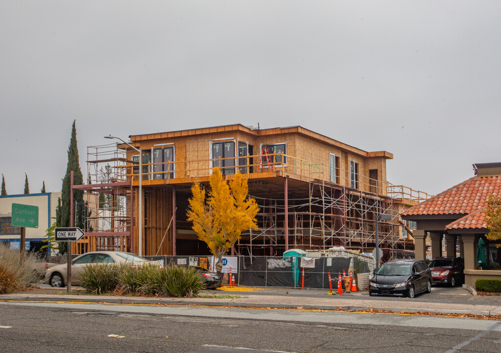 3877 S El Camino Real in Palo Alto, CA - Building Photo