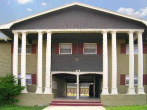 Falcon Ridge South in Universal City, TX - Foto de edificio - Building Photo