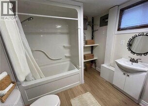 346 E 15th St in Hamilton, ON - Building Photo - Building Photo