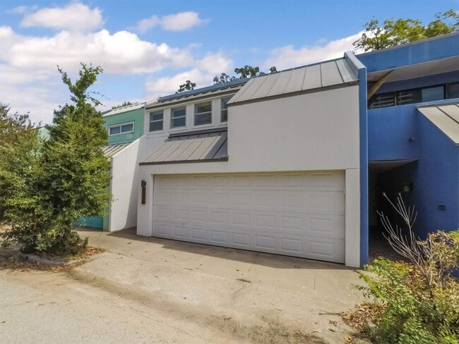 property at 3407 Roseland St