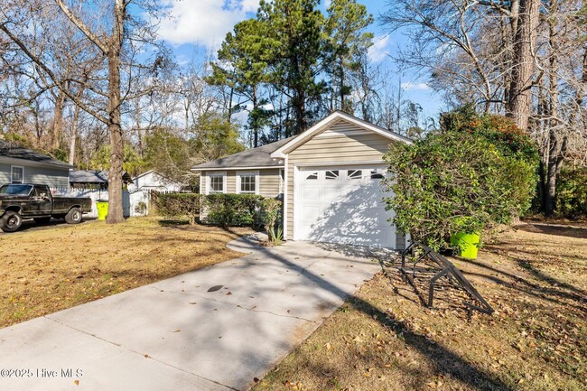 805 Deerfoot Cir in New Bern, NC - Building Photo - Building Photo