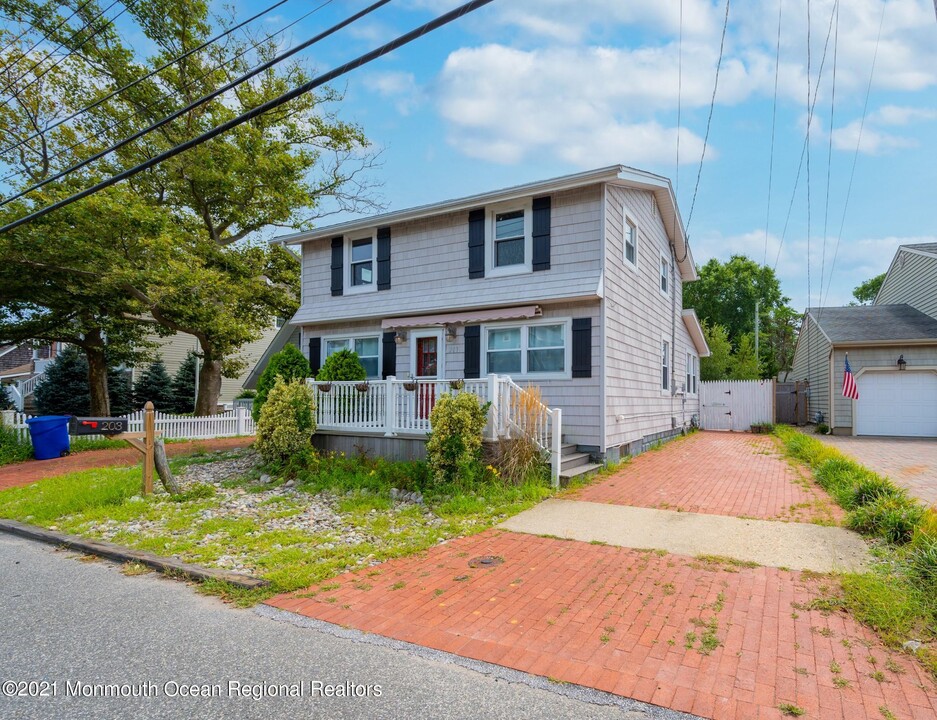 203 Bridge Ave in Bay Head, NJ - Building Photo