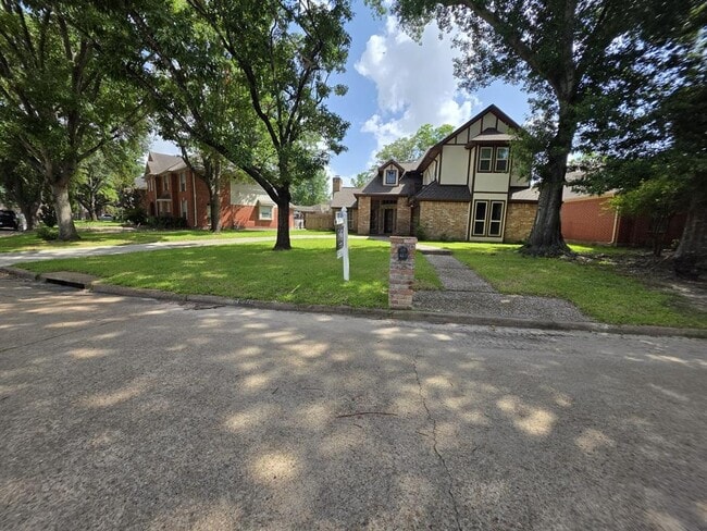 4219 Meadowchase Ln