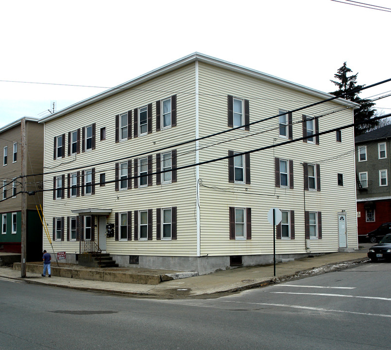 257 Manville Rd in Woonsocket, RI - Building Photo