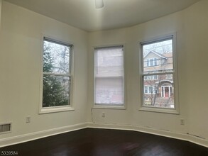 90 Treacy Ave in Newark, NJ - Foto de edificio - Building Photo