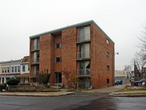 315 W St NE in Washington, DC - Building Photo - Building Photo