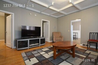 1237 7th St E-Unit -1 in St. Paul, MN - Building Photo - Building Photo