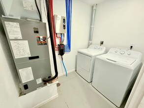 1102 Red Roof Dr in Huntingburg, IN - Foto de edificio - Building Photo