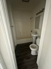 241 1/2 W 89th St in Los Angeles, CA - Foto de edificio - Building Photo