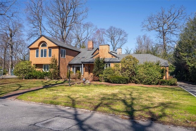 143 Round Hill Rd in Roslyn Heights, NY - Building Photo - Building Photo