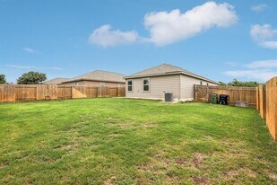 1040 Riverdale Cove in Jarrell, TX - Building Photo