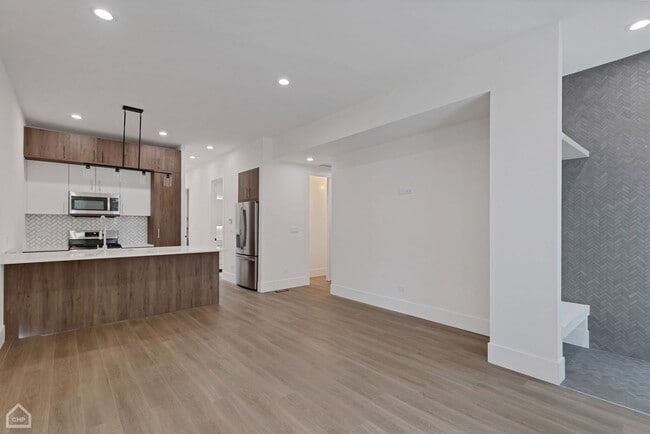 2121 W Ohio St in Chicago, IL - Building Photo - Building Photo