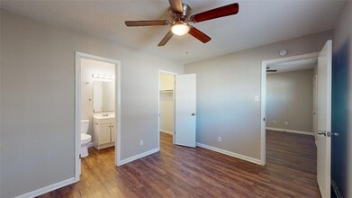 500 Foch St, Unit 5 in Bryan, TX - Foto de edificio - Building Photo