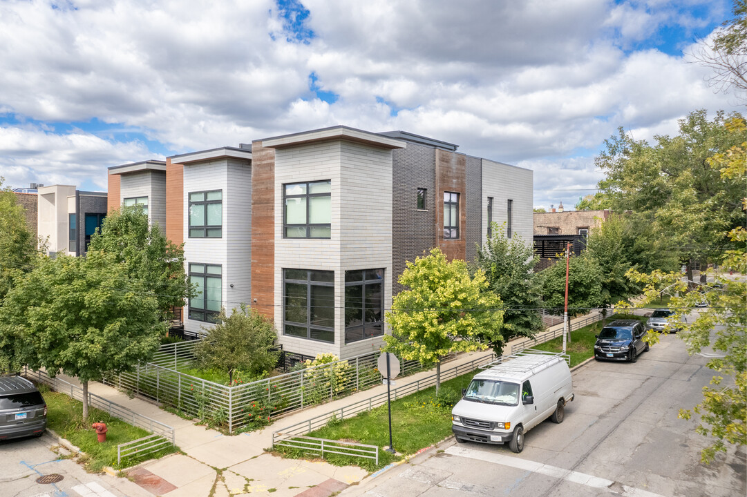 600 N Leavitt St in Chicago, IL - Building Photo