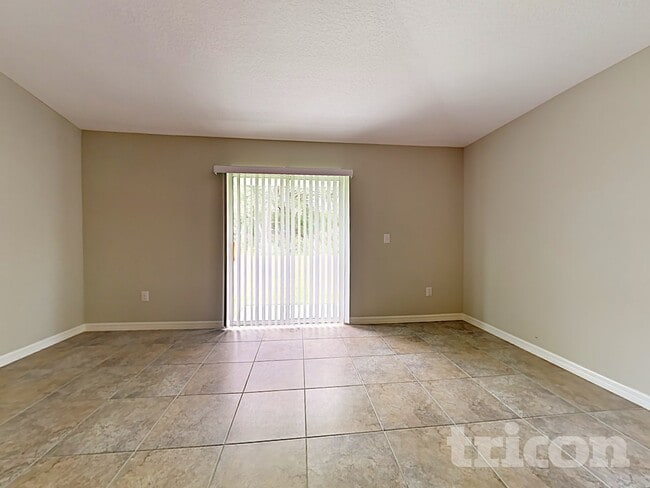 1618 Broad Winged Hawk Dr in Ruskin, FL - Building Photo - Building Photo