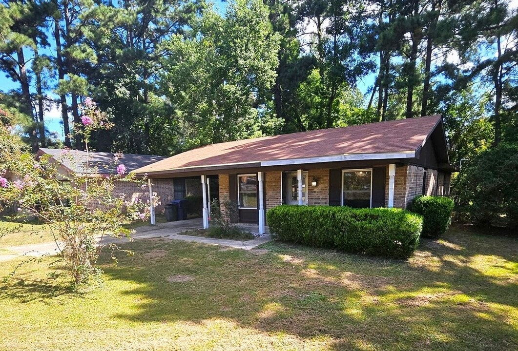 404 Juniper St in New Llano, LA - Foto de edificio