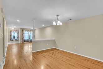 6 Ardmore Pl in East Brunswick, NJ - Building Photo - Building Photo