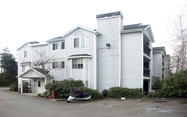 Highland House Apartments in Renton, WA - Foto de edificio