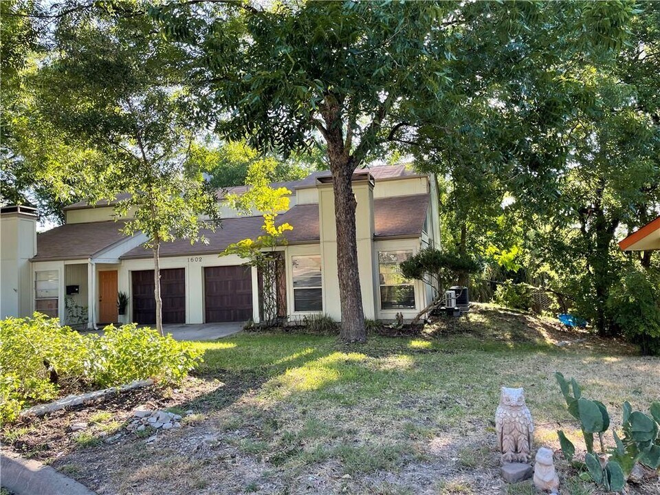 1602 Southgate Cir in Austin, TX - Building Photo