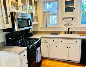 344 Merrimac St, Unit Super sized studio suite in Newburyport, MA - Foto de edificio - Building Photo