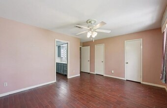 5710 Glasgow Ln in Beaumont, TX - Building Photo - Building Photo