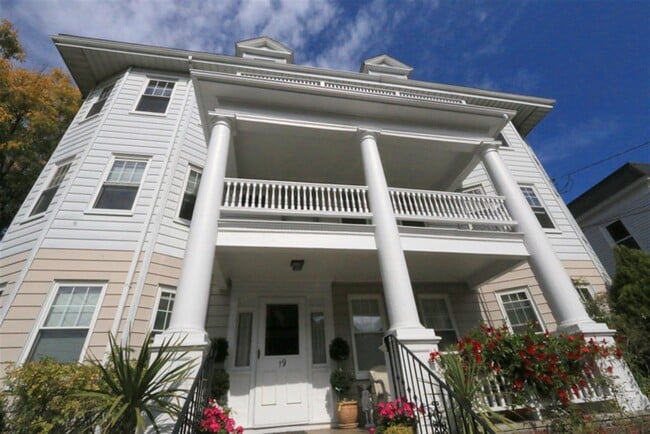 19 Park Ave, Unit 3