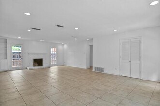 1375 Roaring Springs Rd in Fort Worth, TX - Building Photo - Building Photo