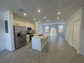 1076 SE 2nd St in Florida City, FL - Building Photo - Building Photo