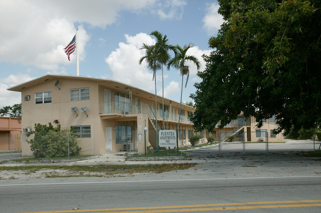 Fuentes Apartments III in Miami Springs, FL - Building Photo