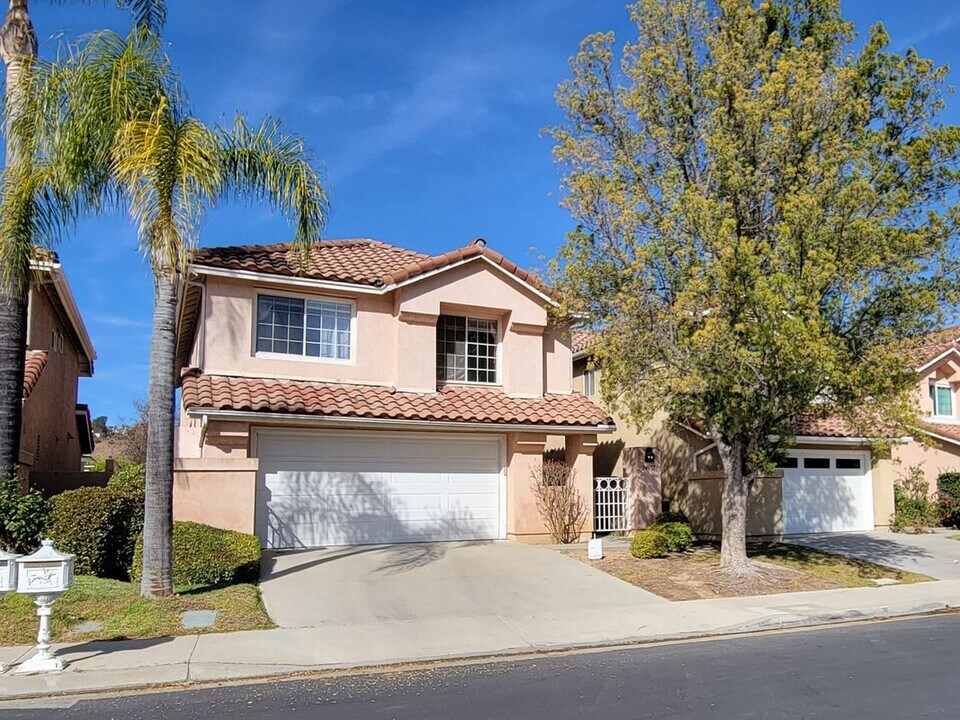 24687 Cll Largo in Calabasas, CA - Building Photo
