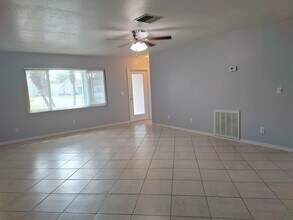 573 SE Floresta Dr in Port St. Lucie, FL - Building Photo - Building Photo